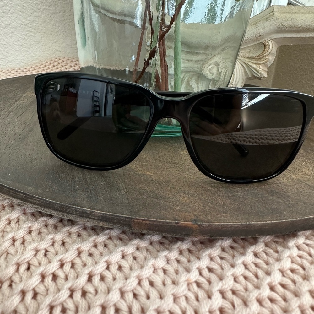 Women’s Burberry sunglasses